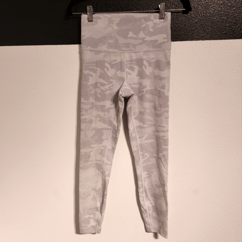 Lululemon Athletica Gray Camouflage Leggings Size 6